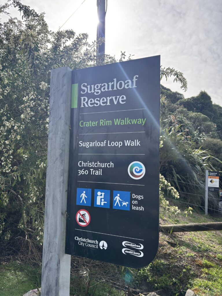 ハイキングの案内ボード