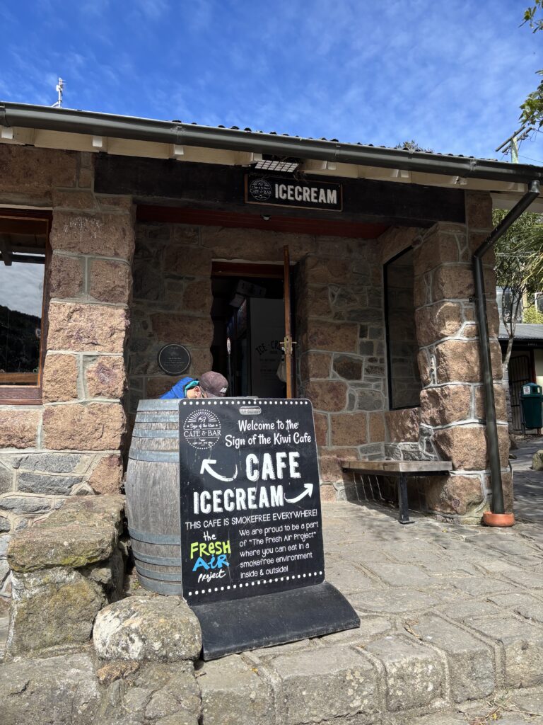 サインオブキウイカフェ外観